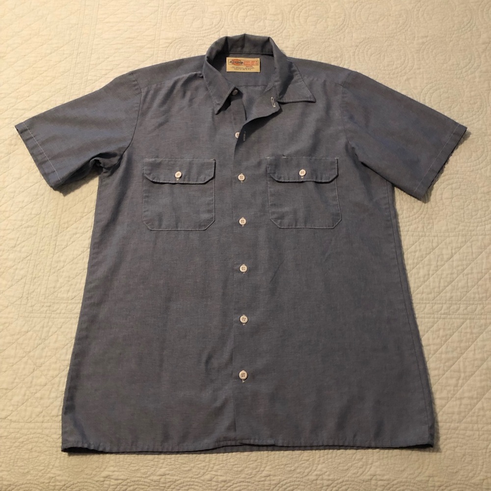 Vintage 90’s Dickies chambray mechanic button down shirt. Size medium.